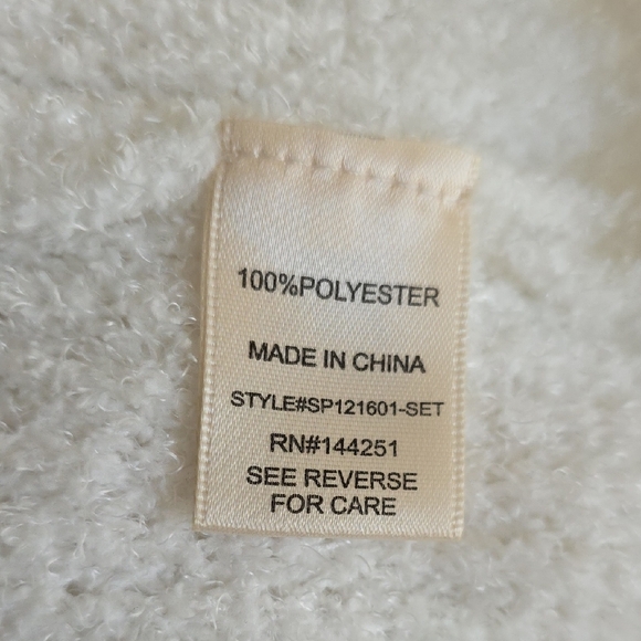 Sincerely Jules Cream V-Neck Sweater. Size Large - Picture 8 of 9